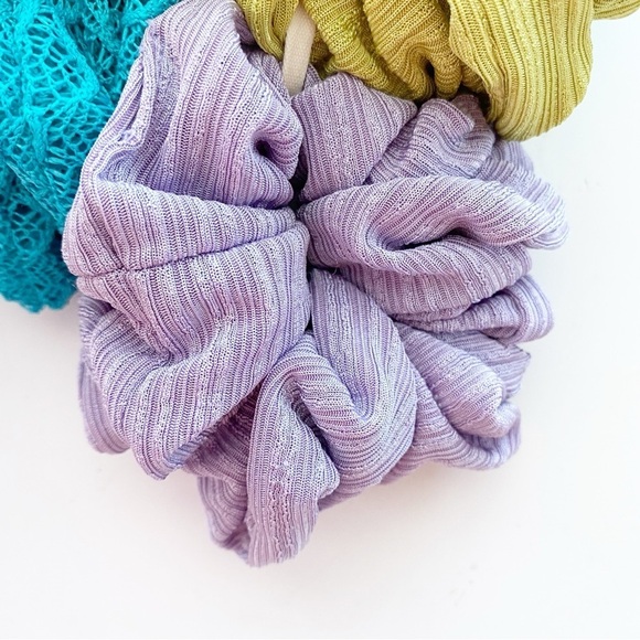 ANTHROPOLOGIE Large Textured Scrunchie Set of 3 NWT - Picture 4 of 7